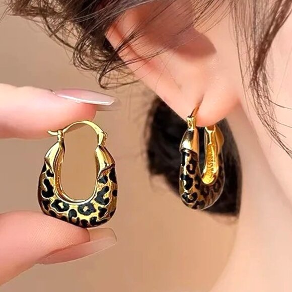 LEOPARD PRINT IN GOLD AND BLACK EMBOSSED ON GOLD DIPPED EARRING GEOMETRIC HOOP - Picture 1 of 3